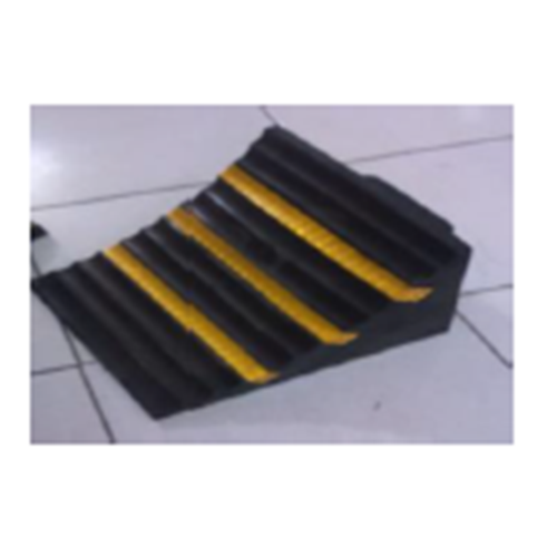 WHEEL CHOCK SEGITIGA BESAR Image